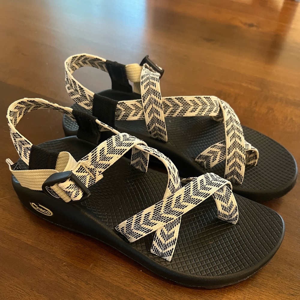 Women's Chaco Sandals Size 9 Hiking Outdoor Sandal Black and White